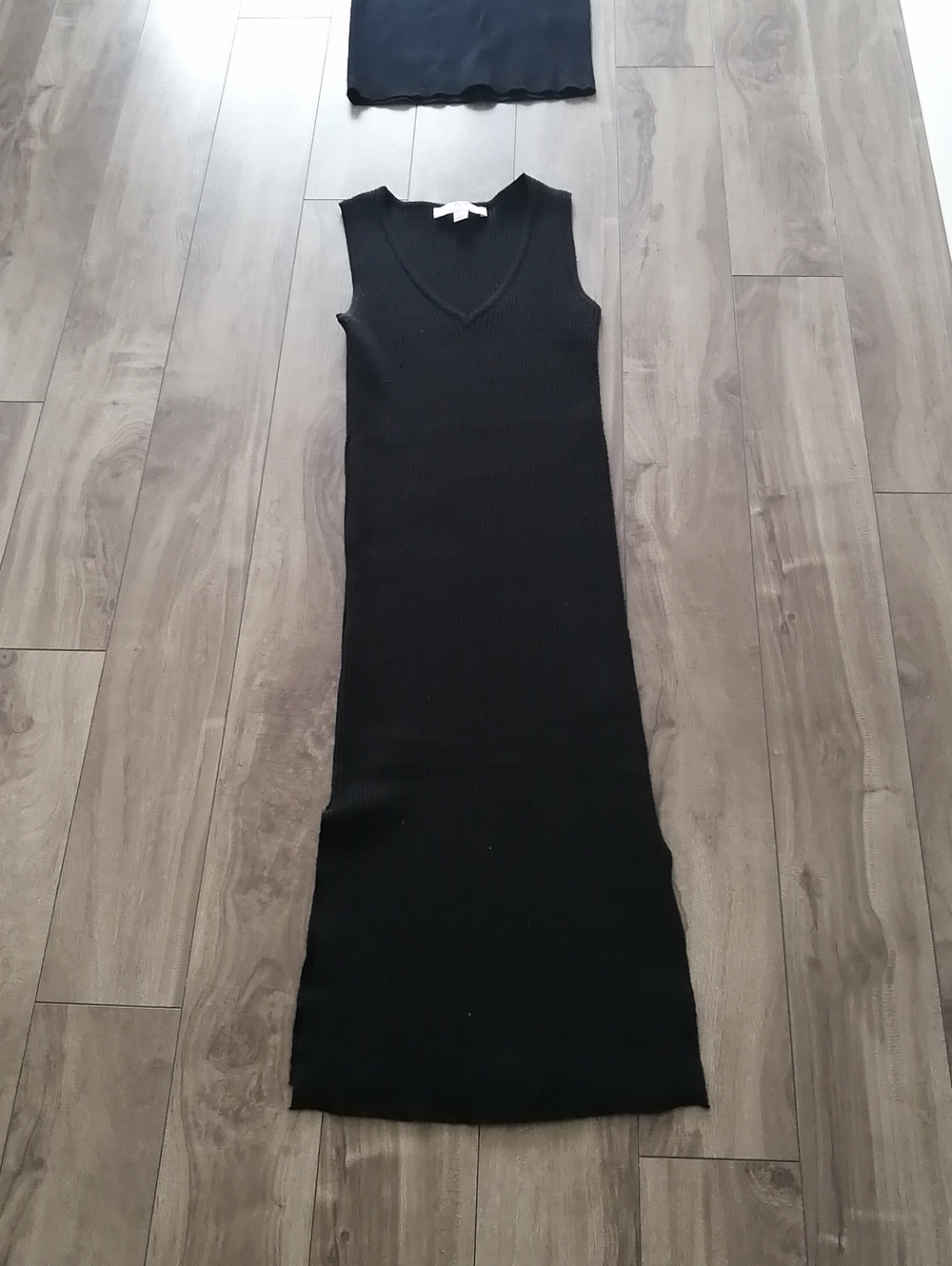 NEW Magashoni Black Sleeveless V-Neck Maxi Dress